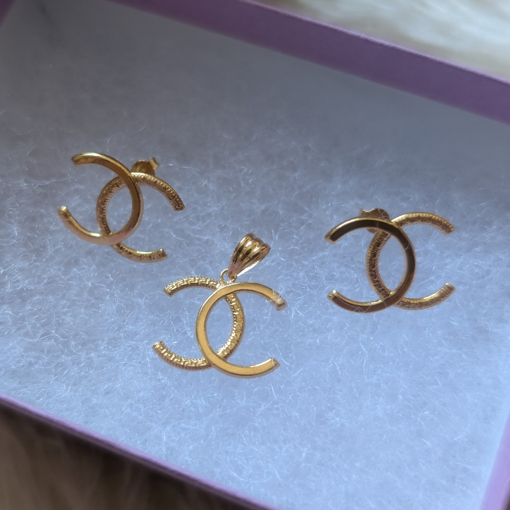 Real 18K Saudi Gold Earrings & Pendant Set